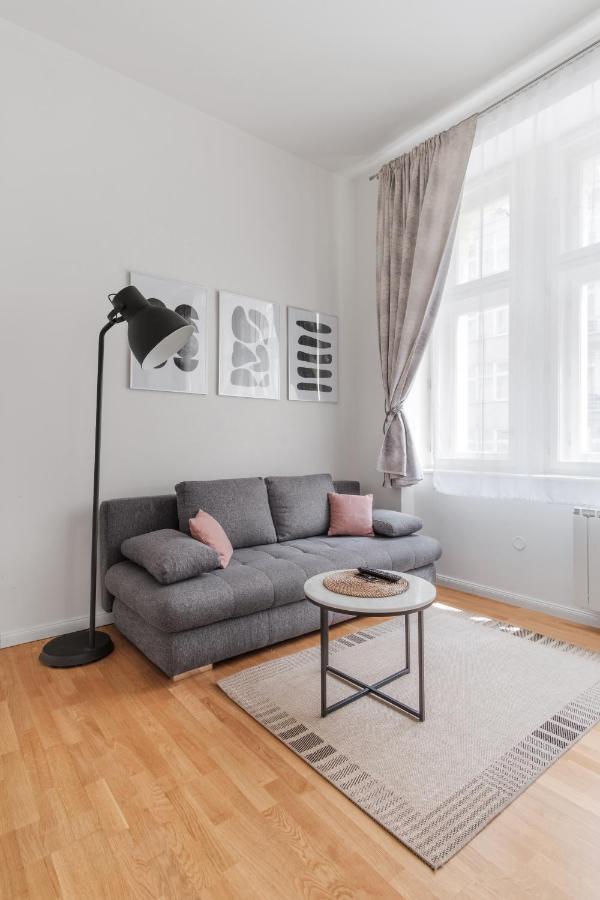 Luminous Apartment For 2 Near Wenceslas Square By Prague Days Luaran gambar