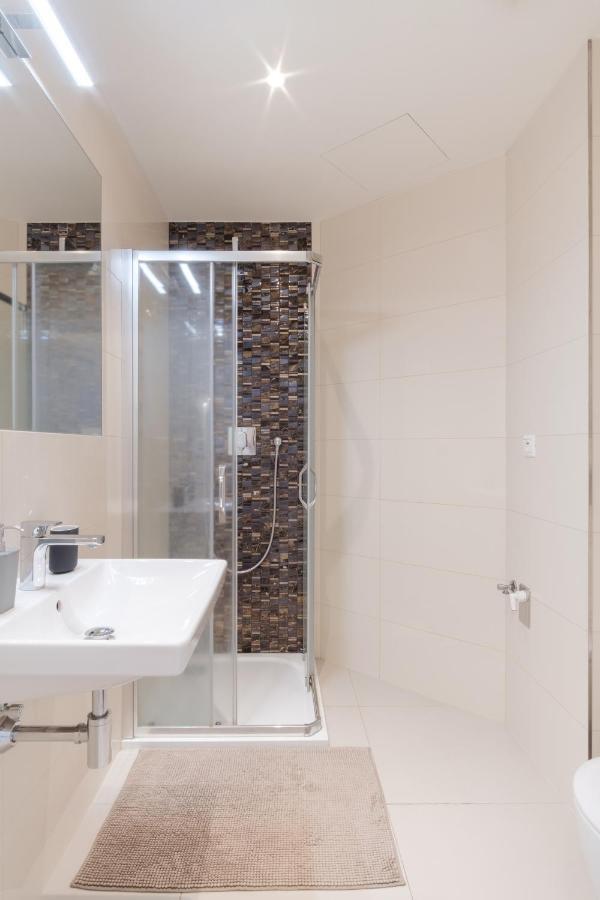 Luminous Apartment For 2 Near Wenceslas Square By Prague Days Luaran gambar